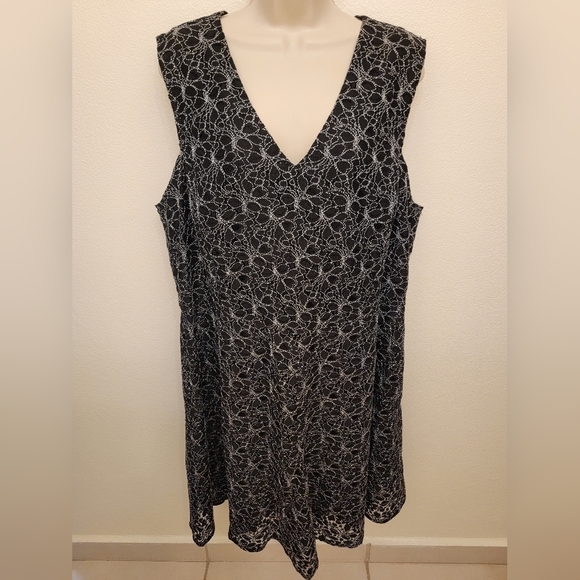 Tommy Hilfiger Dresses & Skirts - NWT Tommy Hilfiger Fit & Flair Embroidered Lace Dress